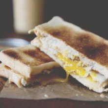 Тосты кайя и яйца всмятку (Kaya toast and soft-boiled eggs)
